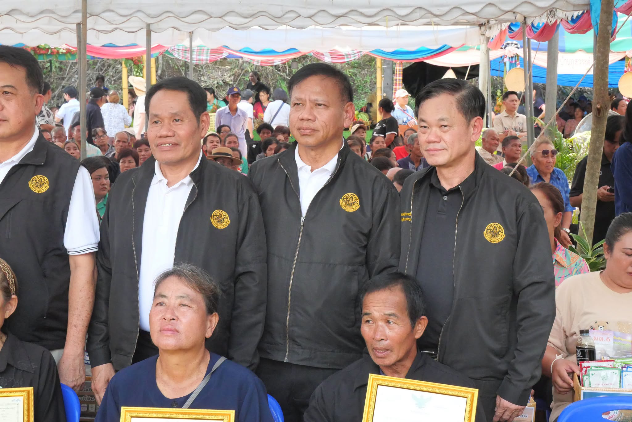 title - รมว.กษ. นำทีมลงพื้นที่ตรวจราชการ พร้อมมอบโฉนดเพื่อการเกษตร ส.ป.ก.เลย กว่า 6 พันไร่